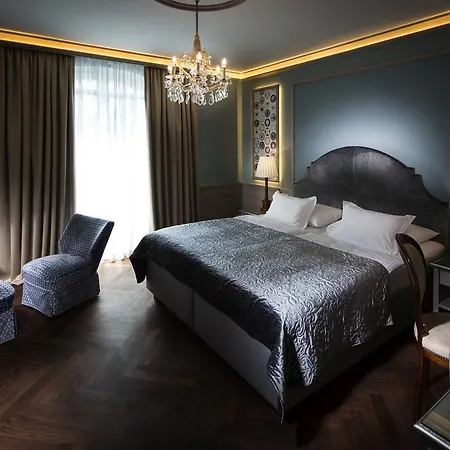 Bristol Hotel 5*